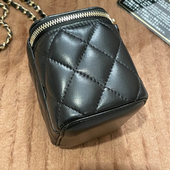 Chanel Mini Vanity With Chain Bag Black Lambskin - Picture 5 of 10